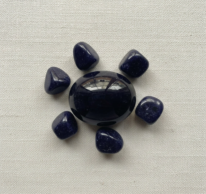 Iolite Cat's Eye from India, hand-graded by The Stone Atlas, lot XA43